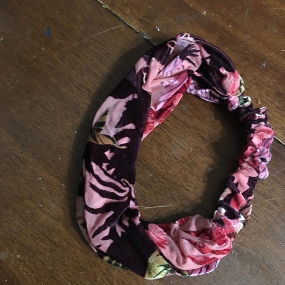 Super cute floral headband! - Picture 2 of 2